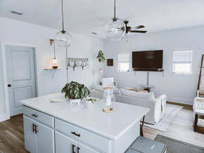 Lovely Modern 2/2: Bright, Minimal, and Comfy